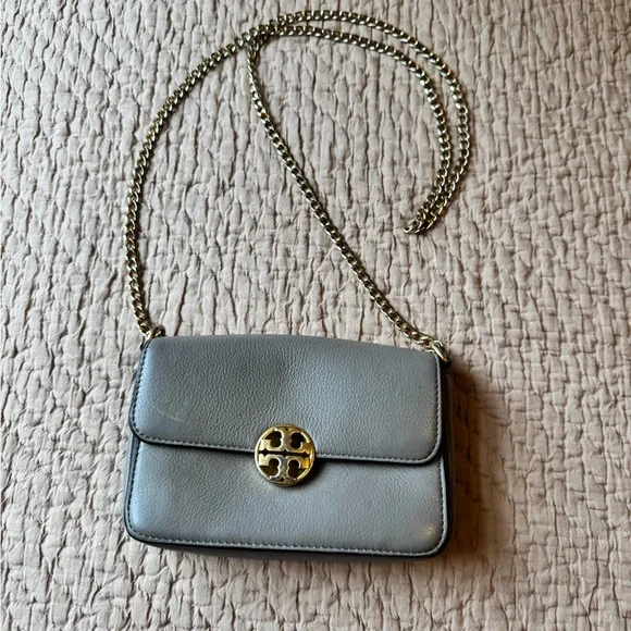 Tory Burch Heron Grey Leather Chelsea Shoulder Bag w Gold Hardware & Chain - Picture 1 of 10